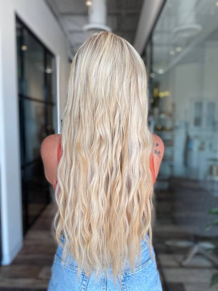 Hair extension with highlights, featuring beautifully blended tones for a natural and seamless look